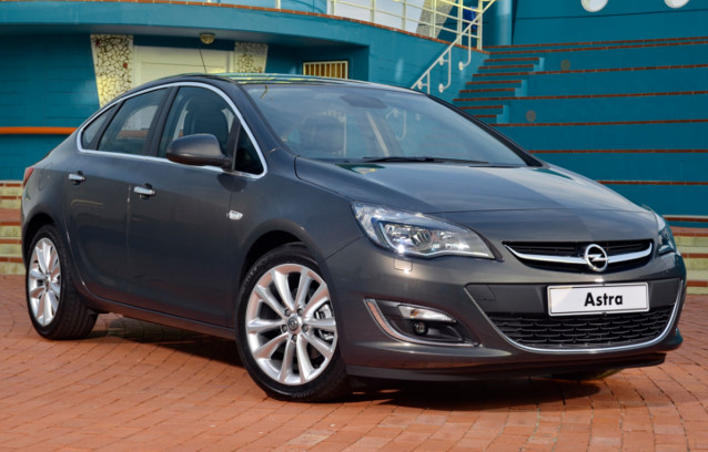 Opel Astra sedans refreshes hatchback models